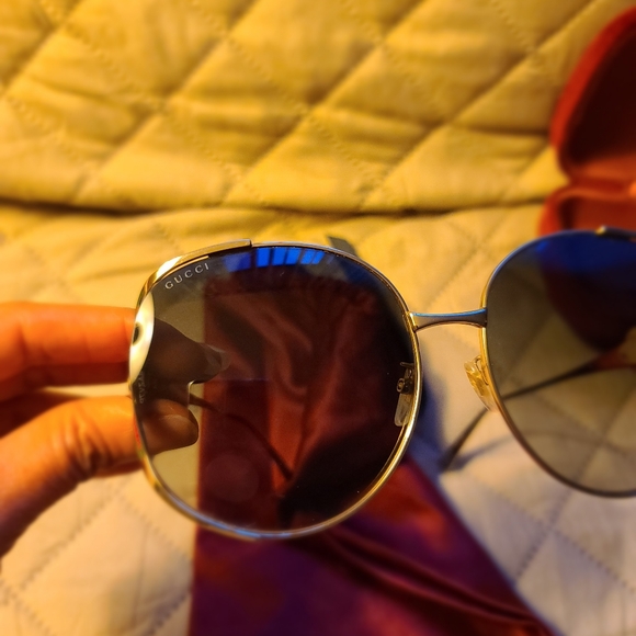 Gucci Black Oversized Sunglasses - Picture 4 of 11
